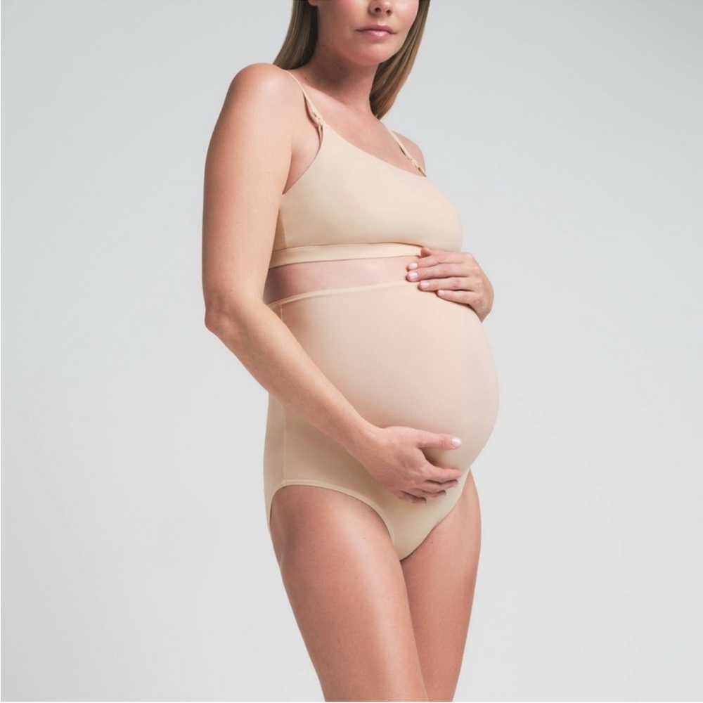 SKIMS fits everybody maternity brief